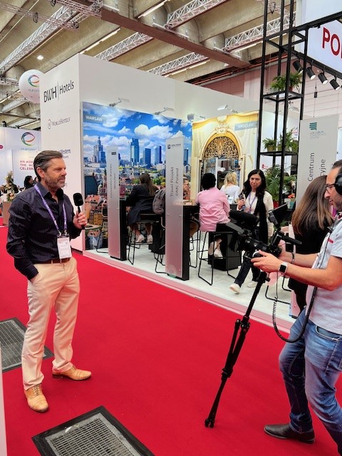 Adil Bioudi – Strategisches Networking auf Reisemessen